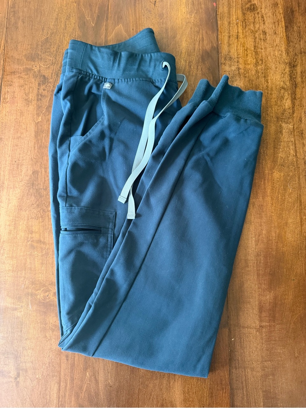 FIGS SCRUBS TALL/LONG SMALL Woman’s Slate Jogger Pants with grey Drawstring